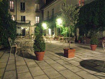 Logis Hotel De France Лош Экстерьер фото