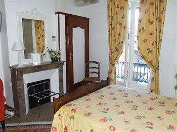Logis Hotel De France Лош Экстерьер фото